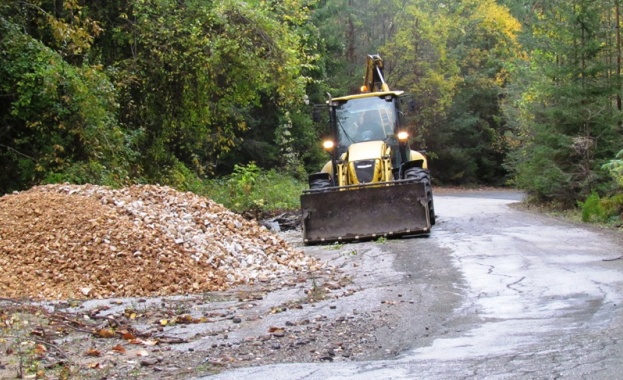 Завърши укрепването на свлачището при 62 ри километър на път III 1306