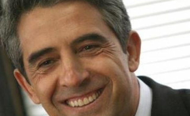 Плевнелиев за първата дама: Благодарен съм й, че дава пример за скромност 