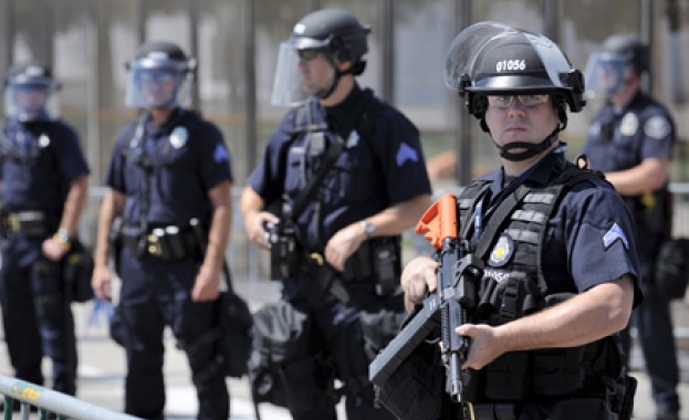 Полицията ликвидира след гонка мъжа, който опита да нахлуе в сградата на ФБР
