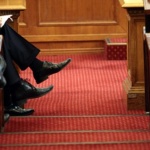 Политиците умеят да говорят дълго без да кажат нищо, служейки си с много лъжи, които...