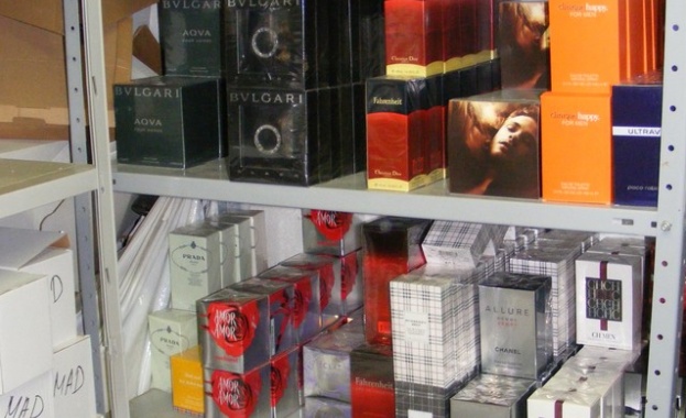Иззеха хиляди парфюми с лого на световноизвестни марки на „Капитан Андреево“