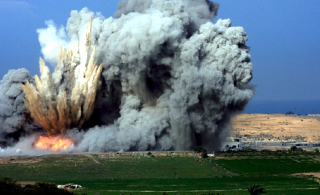 Израел отговори с въздушна атака по палестинската територия
