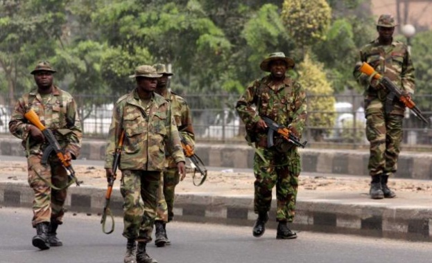В Нигерия задържаха 10-годишно момиче с прикачени към тялото му експлозиви