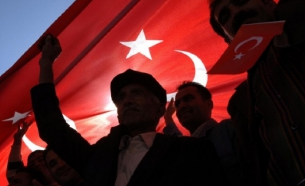 Двама турски министри с оставка заради корупция 