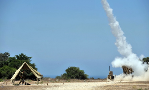 Четири ракети бяха изстреляни от ивицата Газа по Израел; в отгтовор израелската армия удари позиции на Хамас