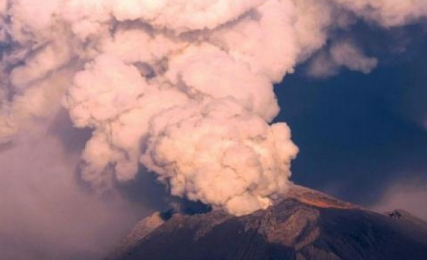 Вулкан заличава Япония?