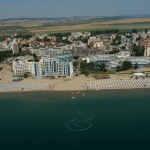 Продължава почистването на морски плаж "Слънчев бряг-север"