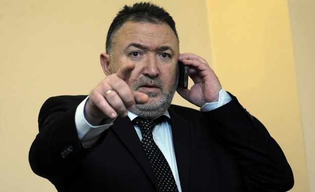 Кметът на Карлово: Бързат да ме арестуват преди местния вот