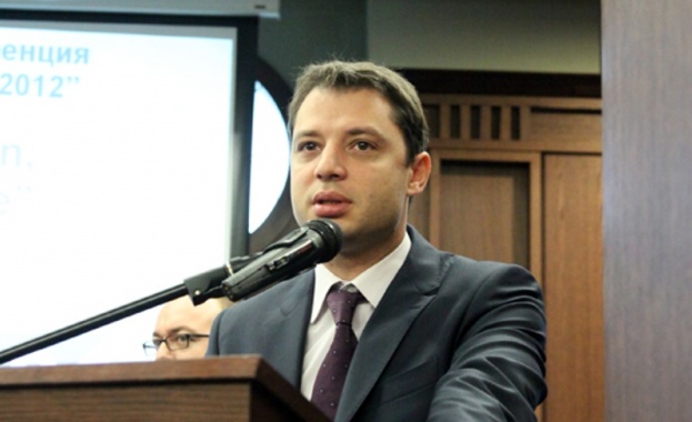 Делян Добрев подава оставка като народен представител 