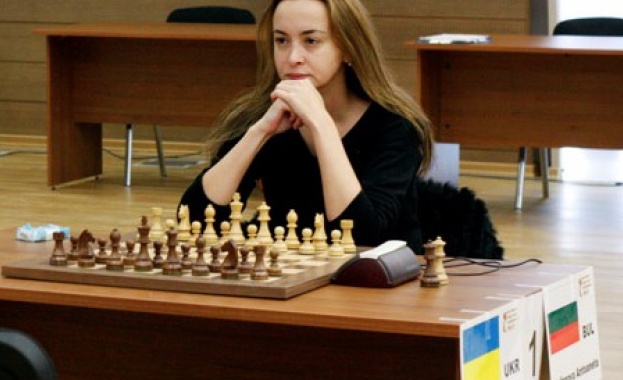 Стефанова и Чепаринов стартираха с победи на "Гибралтар"