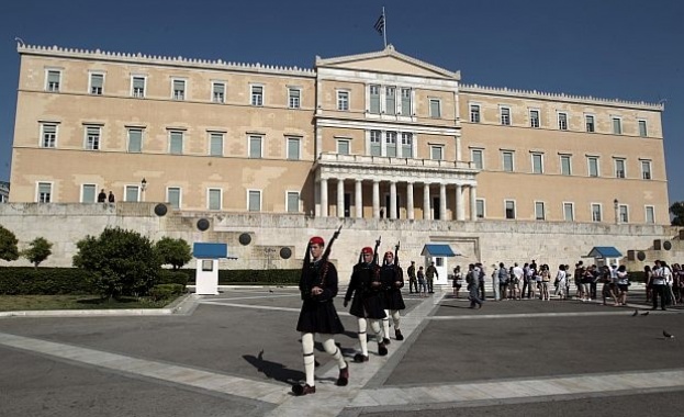 Гърция – изолиран случай или начало на Третата контра-демократична вълна…