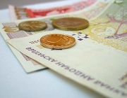 В малките квартални магазини хората продължават да плащат основно в лева