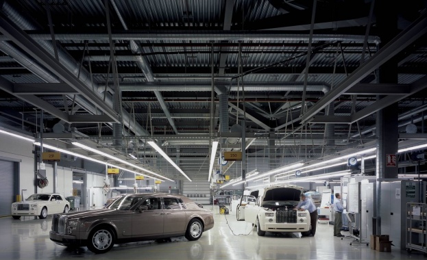 Компанията Rolls Royce Holding PLC разкри в четвъртък че приходите ѝ