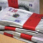 Паундът се срина до исторически минимум спрямо долара