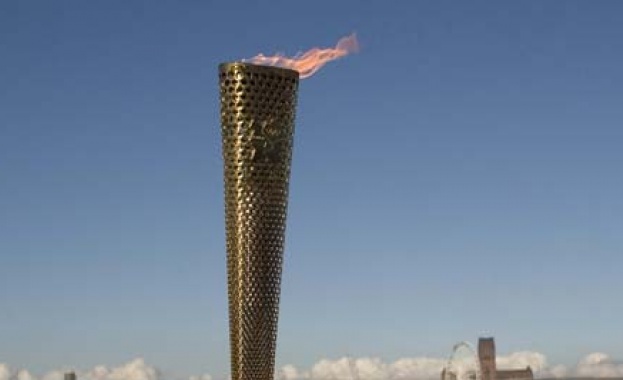 Олимпийският огън от Париж 2024 г отплава за Франция в