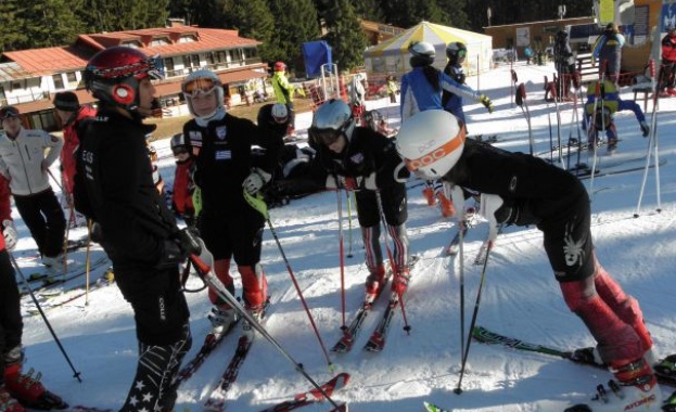 Министър Ангелкова прогнозира до 5 процента ръст на туристите през зимата