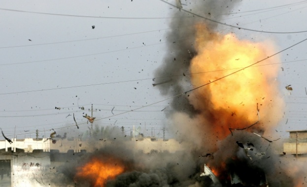 Превозното средство се е преобърнало и разлятият бензин се е