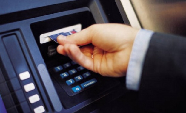 Ползването на банкомат официално вече не е безплатно Това стана