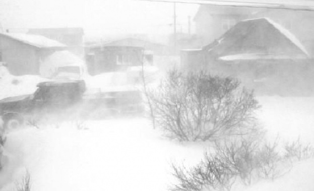 Снежни бури блокираха североизточните щати, проливни дъждове - Великобритания