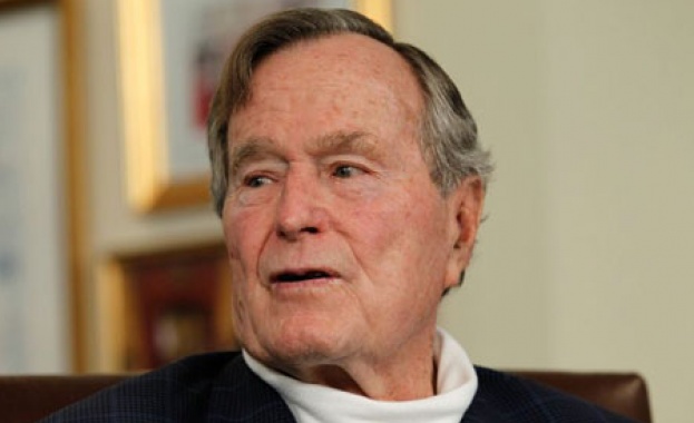 Още една жена обвини Джордж Буш-старши, че я е опипвал