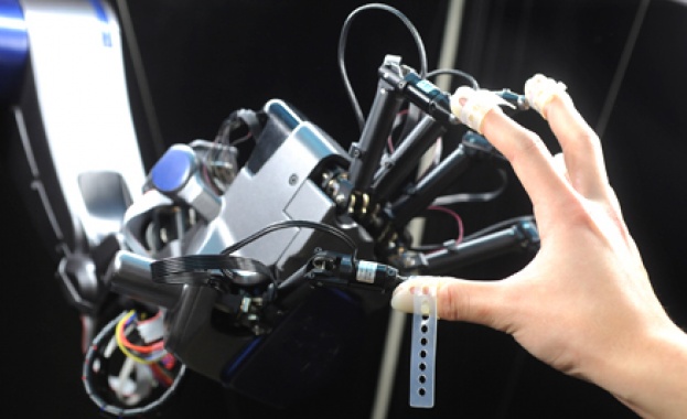 Млад изобретател от Ямбол създава роботизирана ръка