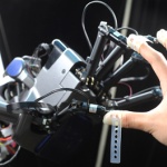 Млад изобретател от Ямбол създава роботизирана ръка