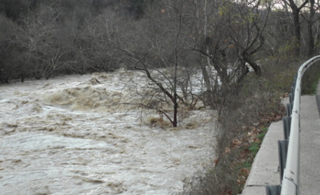 В Румъния обявиха оранжев код за опасност от наводнения 