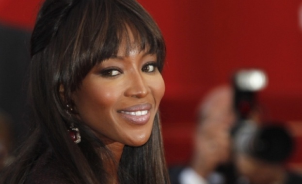 Кембъл продава свои дрехи заради вируса ебола