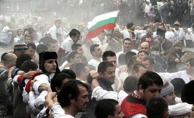 Двама пострадали в мъжкото хоро в Калофер