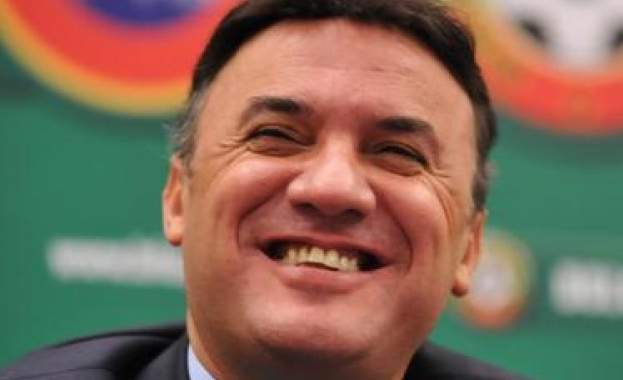 Михайлов не прие оставката на шефа на съдиите 