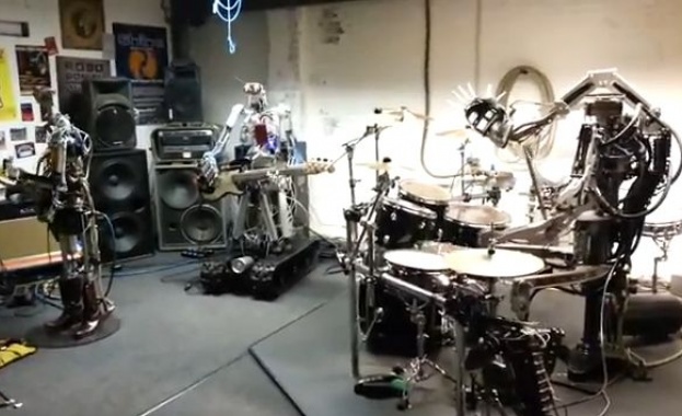 Британски инженери към компанията за производство на прахосмукачки и на