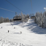 Добри са условията за зимни спортове в ски курортите, но във високите части на планините не е подходящо за туризъм