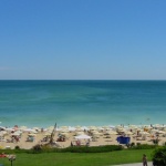 40% от българите теглят от спестяванията си за море 