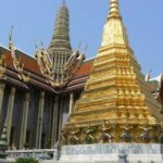 В Тайланд глобиха западни туристи за голо къпане 