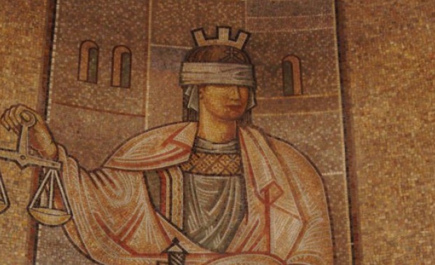 Съдят четирима за изнасилване на ученичка в двора на ПМГ-Хасково