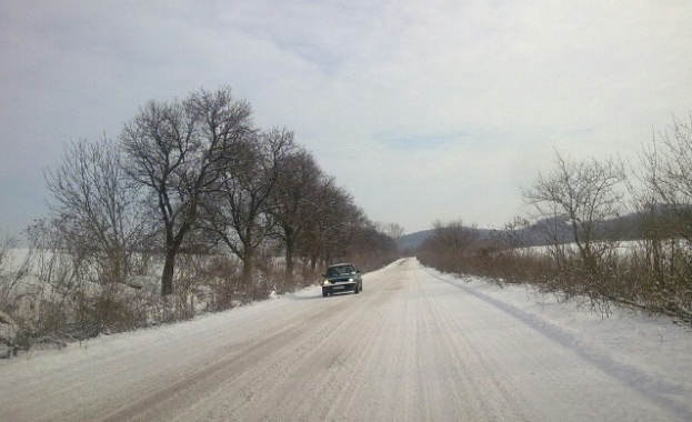 АПИ: Тръгвайте на път с подходящи гуми и карайте със съобразена скорост