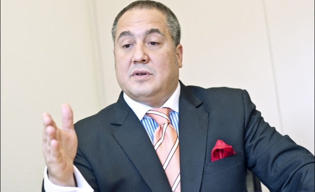 Когато на един политик му излезе име, че се врътка, няма връщане назад