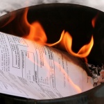 Огромно, скъпо, неефективно и не топли - що е то?