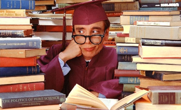 МОН: Бизнесът да поеме ангажимент по финансиране на висшето образование