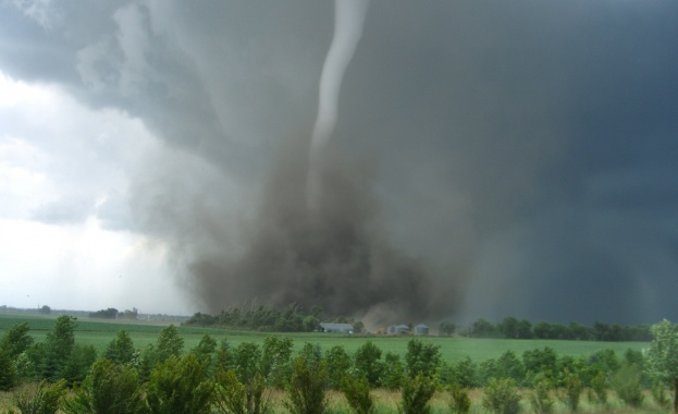 Унищожително торнадо разруши 200 къщи в Северна Каролина
