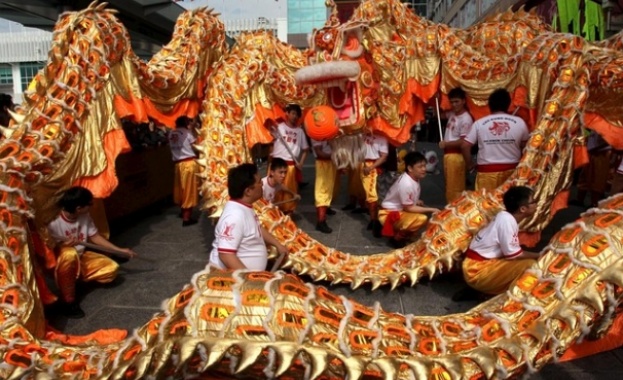 Китай посреща годината на Жълтото земно куче