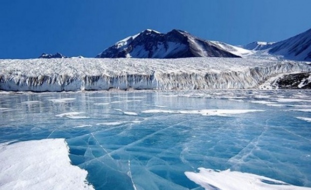 Изследователи откриха над 90 вулкана на Антарктида