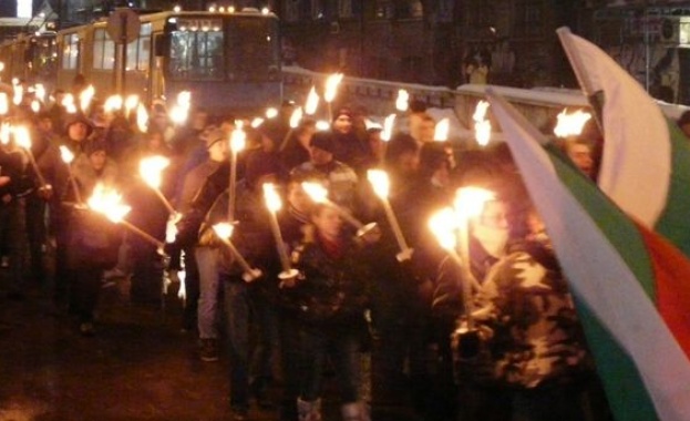 Луков - повод за факелни хитлеристки шествия и търговия