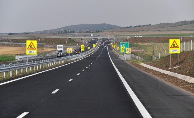 Временно е ограничено движението в посока Бургас от пътен възел