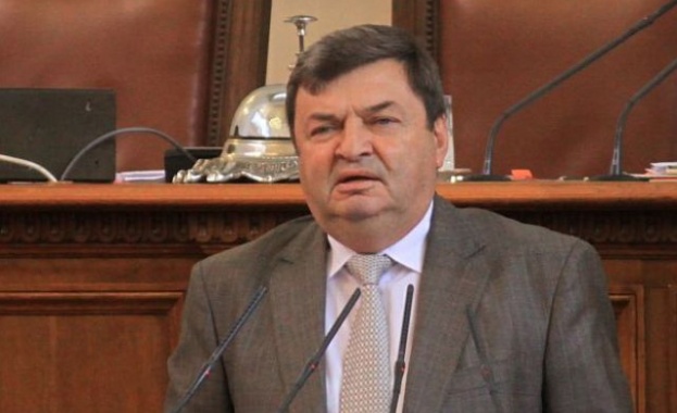 Божинов към Дончев: Под външен натиск ли взехте решението за търговско-икономическото споразумение с Канада