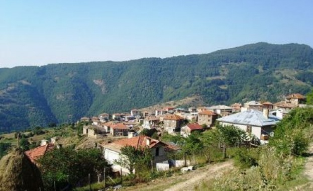 Безработни пазят село от крадци