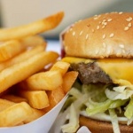 Мъж изяде 30 000-ия си хамбургер