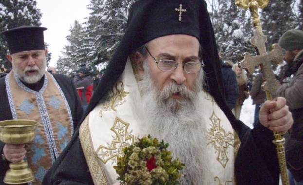 В Гоце Делчев погребват Натанаил; във Варна - протест  срещу избора на митрополит