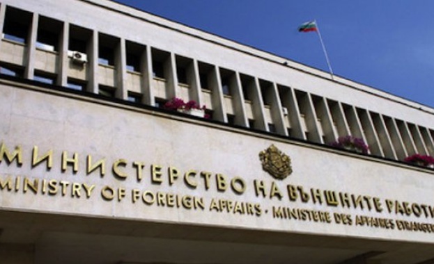 Вигенин с шестима нови спецпосланици