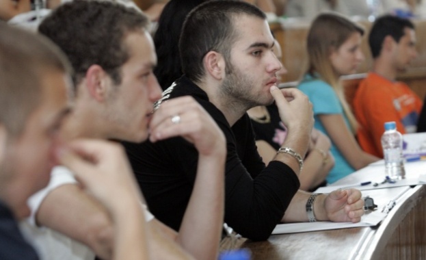 Препитват над 16 хиляди абитуриенти по математика 